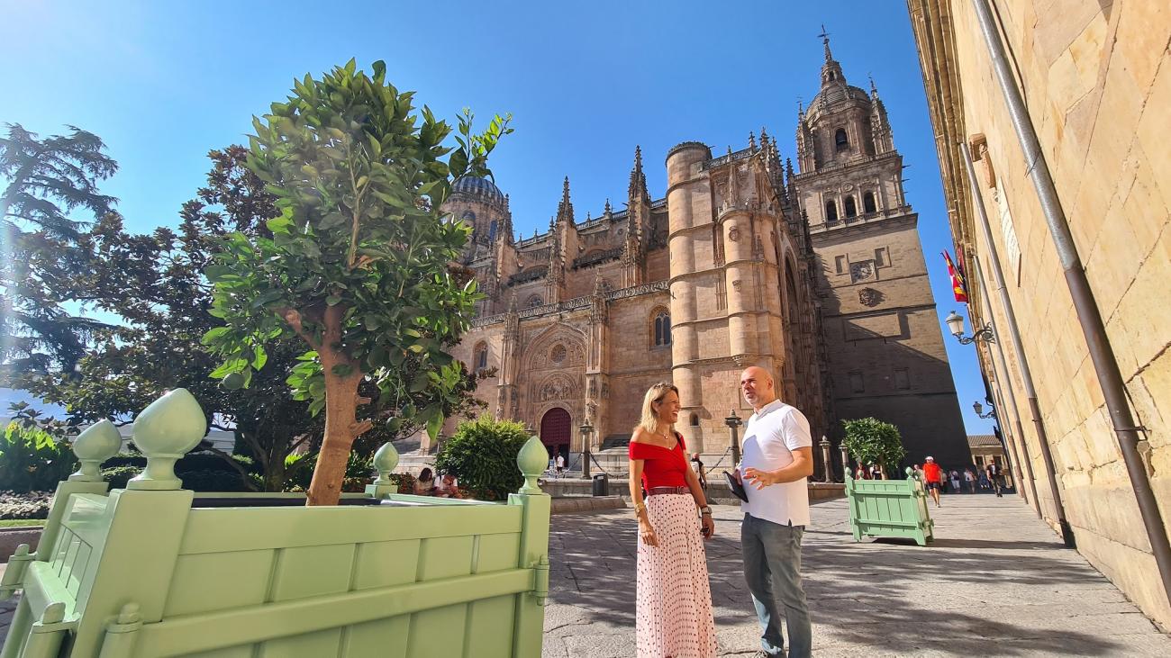 La concejala de Medio Ambiente, María José Coca, y el técnico municipal César Sevillano