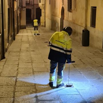 Trabajos electroacústicos del Servicio Municipal de Aguas en la calle Libreros